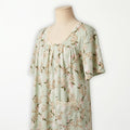 Bata Sage Blossom - vista frontal estampado floral