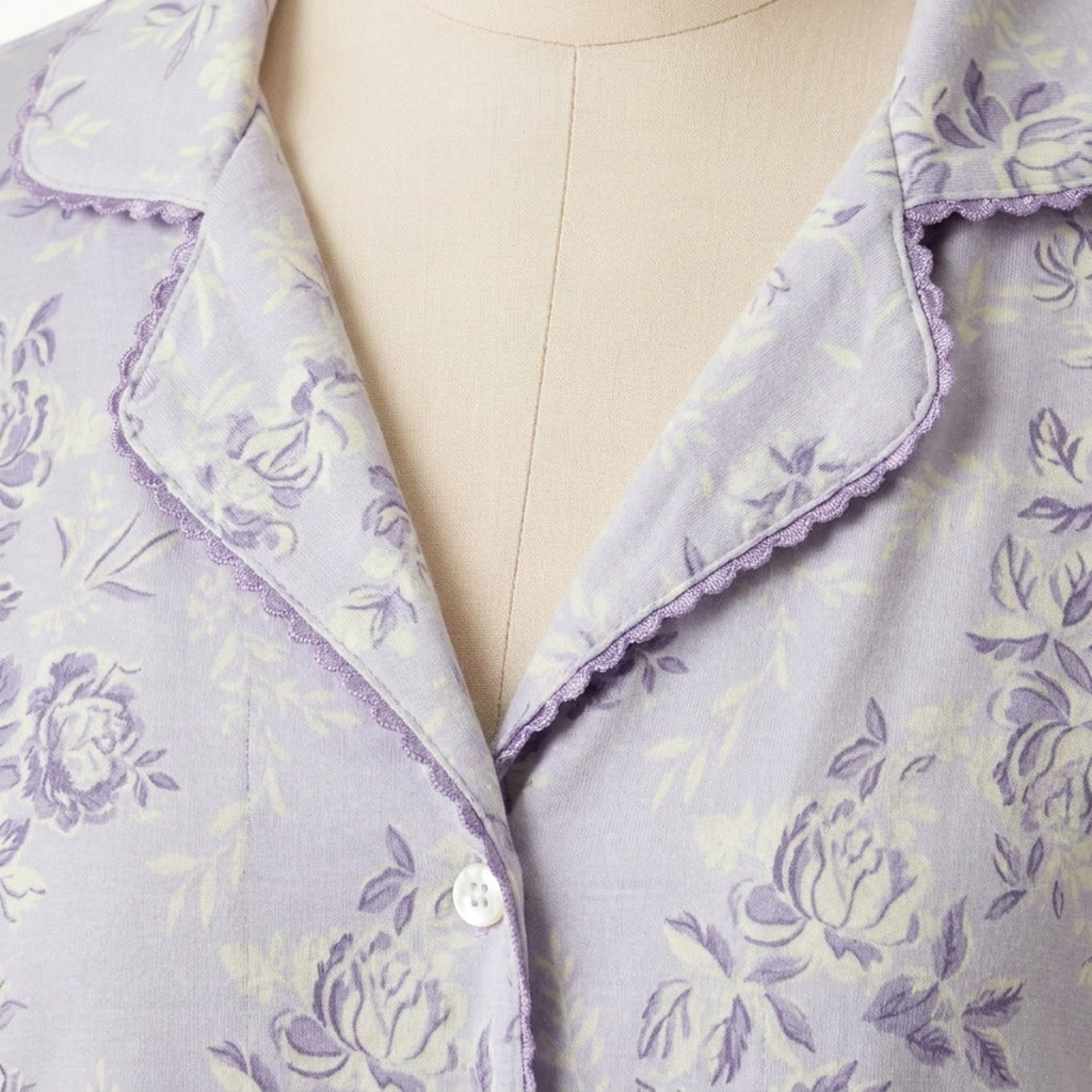 Violeta Bloom - detalle cuello con ribete scalloped