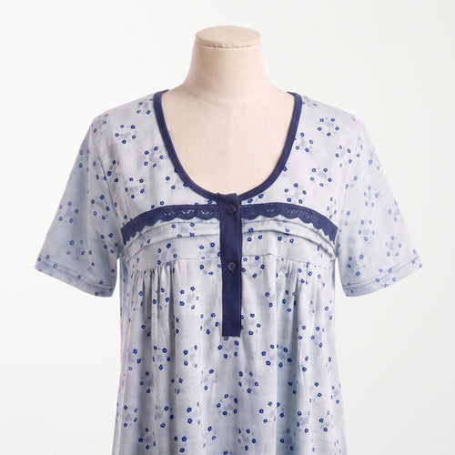 Bata Azulina, torso: canesu con encaje azul marino y tapeta con botones