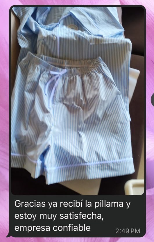 Clienta envía foto de su pijama Blue Stripes: Gracias ya recibí la pijama y estoy muy satisfecha, empresa confiable