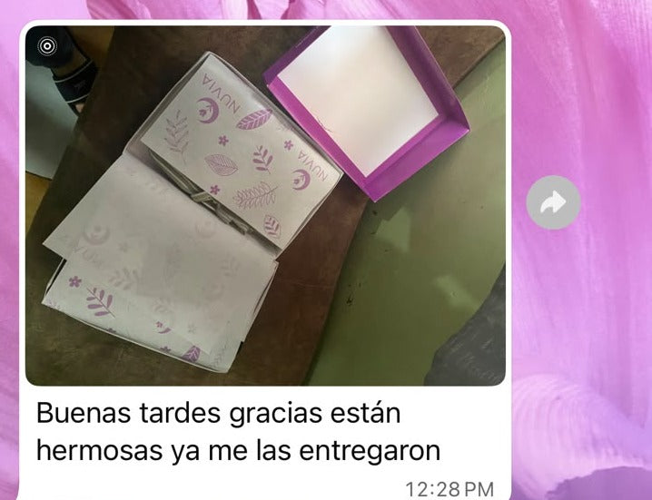 Clienta comparte foto de sus cajas Nuvia con papel seda: Gracias, están hermosas, ya me las entregaron